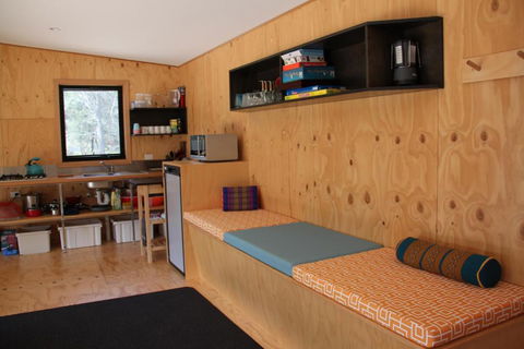 BAY Of FIRES ECO HUT Off Grid Experience At Binalong Bay - Southport Accommodation 6