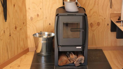 BAY Of FIRES ECO HUT Off Grid Experience At Binalong Bay - Southport Accommodation 5