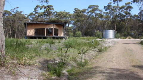 BAY Of FIRES ECO HUT Off Grid Experience At Binalong Bay - Southport Accommodation 1
