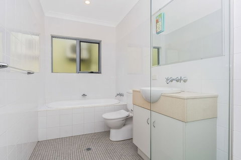 Angourie Blue Unit 2 - Accommodation Southport 6