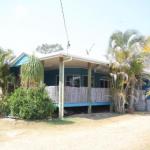 CASTAWAY BEACH HOUSE - Southport Accommodation 0