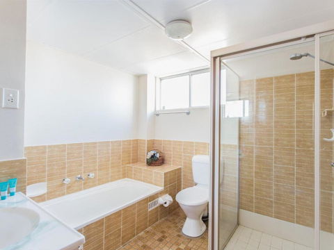 Aquarius 9 Opposite Wallis Lake - Accommodation Southport 5