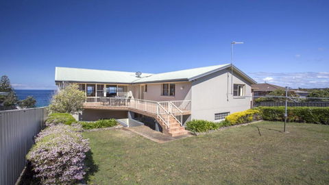 143 Mitchell Pde Magnificent Outlook - Southport Accommodation 4