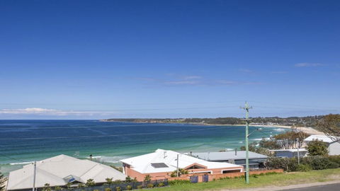 143 Mitchell Pde Magnificent Outlook - Southport Accommodation 1
