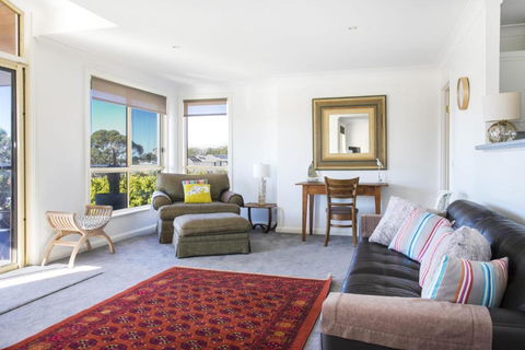 58 Seaview St. Summer Days - Southport Accommodation 3