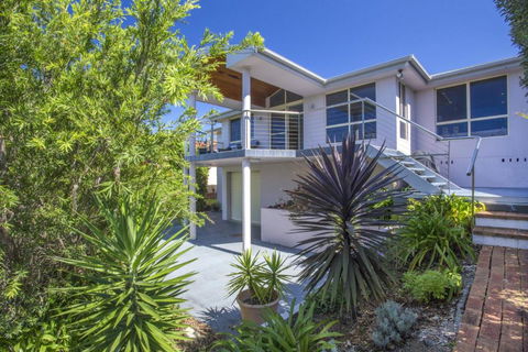 58 Seaview St. Summer Days - Southport Accommodation 5