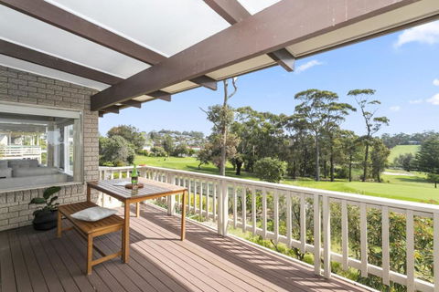 Mollymooks Tee To Sea 19 Buchan Street - Southport Accommodation 3
