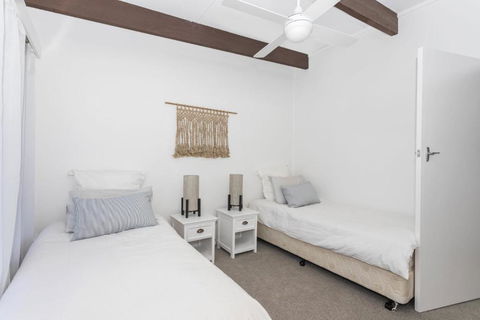 Mollymooks Tee To Sea 19 Buchan Street - Southport Accommodation 5