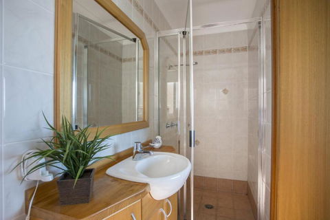 Elevated Views At Burrill Lake 17 Canberra Cres - Southport Accommodation 2