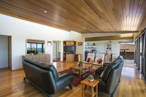 Elevated Views At Burrill Lake 17 Canberra Cres - Southport Accommodation 4
