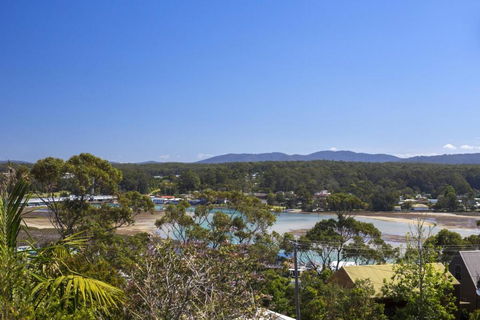 Elevated Views At Burrill Lake 17 Canberra Cres - Southport Accommodation 5