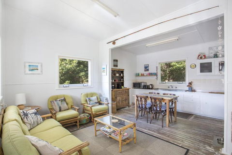 Retro Beach Cottage 681 Murramarang Rd - Southport Accommodation 5