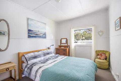 Retro Beach Cottage 681 Murramarang Rd - Southport Accommodation 3