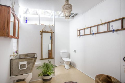 Retro Beach Cottage 681 Murramarang Rd - Southport Accommodation 6