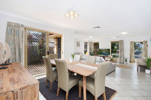 Kailani Beach House - Southport Accommodation 2