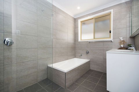 Kailani Beach House - Southport Accommodation 6