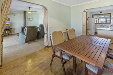 Eagle Point Getaway Waterfront Serenity! - Southport Accommodation 5
