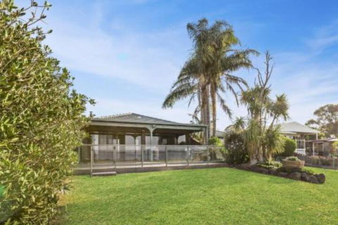 Eagle Point Getaway Waterfront Serenity! - Southport Accommodation 6