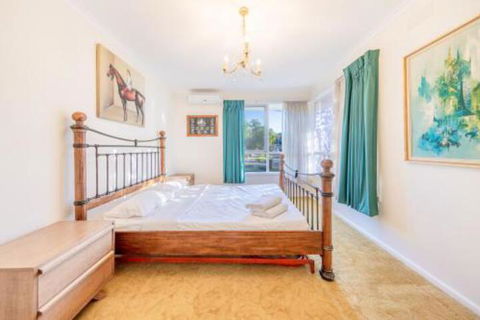 Doncaster Beautiful 4 Bedder+ Walking To Westfield - Southport Accommodation 0