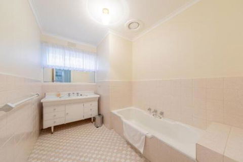 Doncaster Beautiful 4 Bedder+ Walking To Westfield - Southport Accommodation 6
