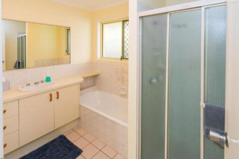 Cozy Family Holiday House - Southport Accommodation 7