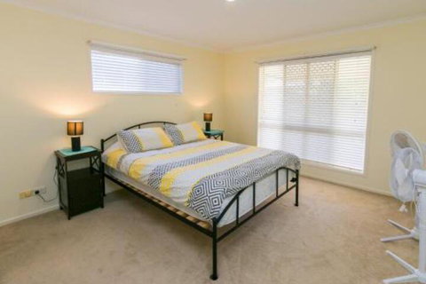 Cozy Family Holiday House - Southport Accommodation 5