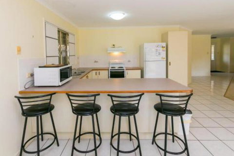 Cozy Family Holiday House - Southport Accommodation 0