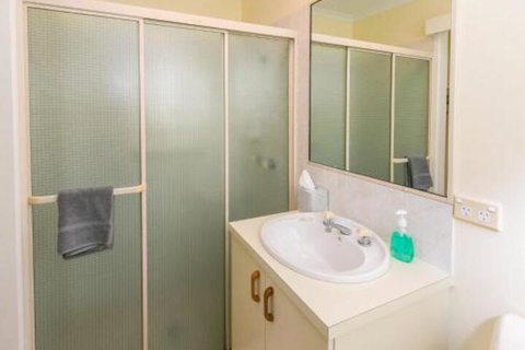 Cozy Family Holiday House - Southport Accommodation 4