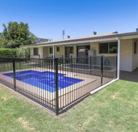 Hibiscus Holiday Home - Southport Accommodation