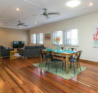 Charming Home by The Sea - Southport Accommodation