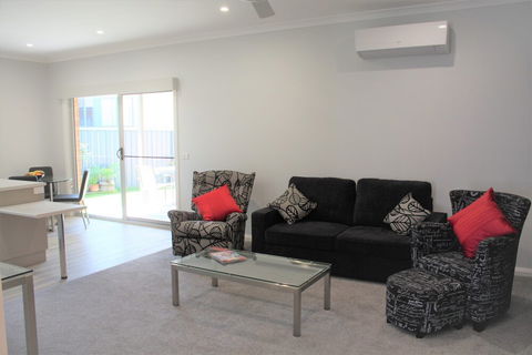 Willow Island Waterfront - Southport Accommodation 3