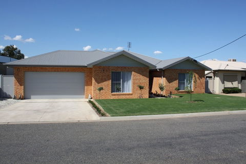 Willow Island Waterfront - Southport Accommodation 0