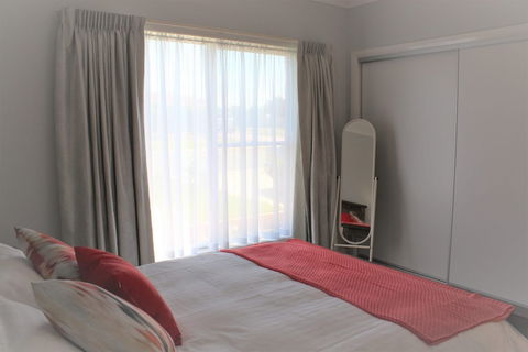 Willow Island Waterfront - Southport Accommodation 1