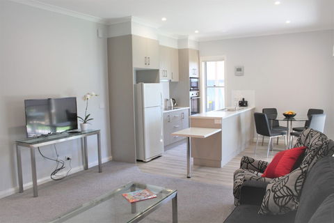 Willow Island Waterfront - Southport Accommodation 6