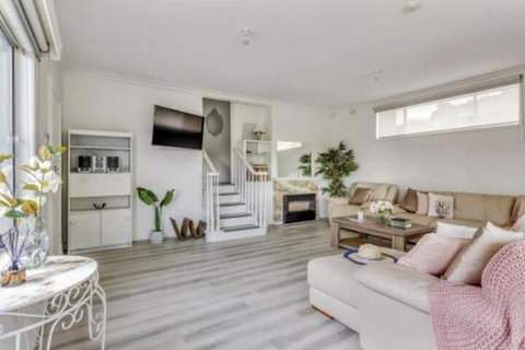 A Wave From It All - Accommodation Southport 7