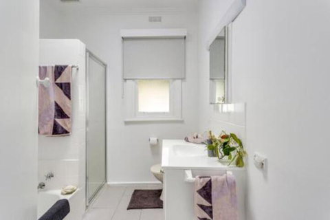 A Wave From It All - Accommodation Southport 4