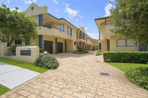 Seychells Toowoon Bay - Southport Accommodation 0