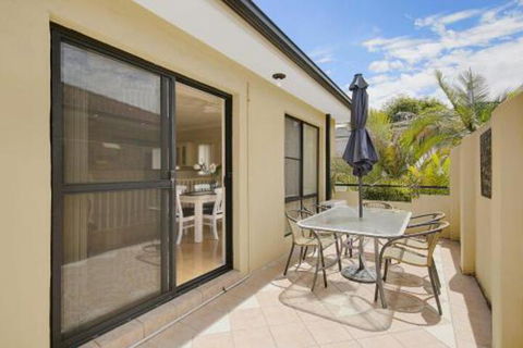 Seychells Toowoon Bay - Southport Accommodation 5