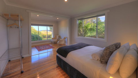Castaway Cottage - Essentially Tas - Southport Accommodation 2