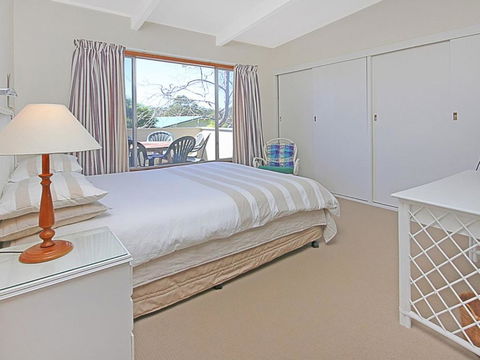 REST ASHORE At MOLLYMOOK - Southport Accommodation 5