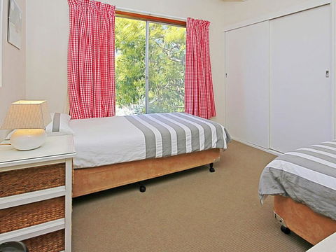 REST ASHORE At MOLLYMOOK - Southport Accommodation 2