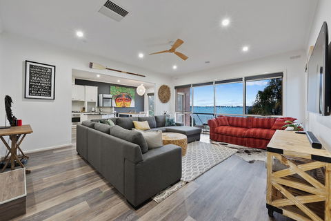 Lakeside Landing - Waterfront - Southport Accommodation 3