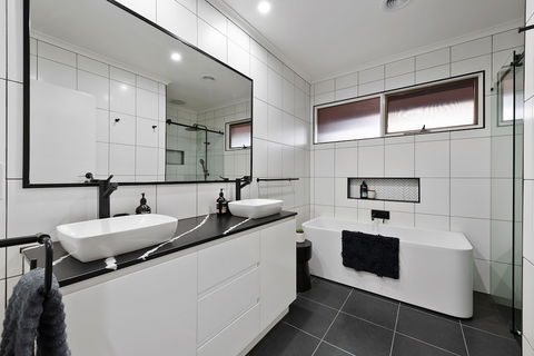 Lakeside Landing - Waterfront - Southport Accommodation 0