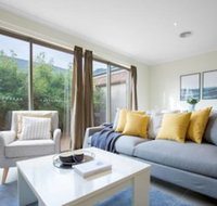 Spacious Lovely Home In Point Cook - Accommodation Southport