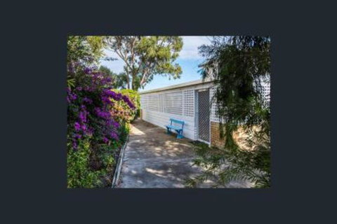 Blue Sky Escapes Beach House Ledge Point - Accommodation Southport 5