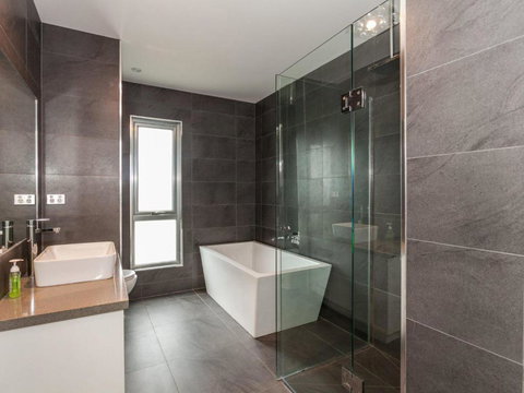 ANGLE By THE SEA Anglesea - Accommodation Southport 6