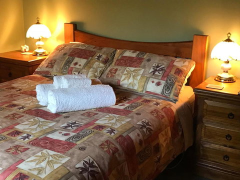 Acacia Hills Retreat - Accommodation Southport 5