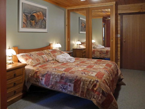 Acacia Hills Retreat - Accommodation Southport 3