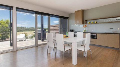 ST ANDREWS BEACH APARTMENT 4.01 - Accommodation Southport 2