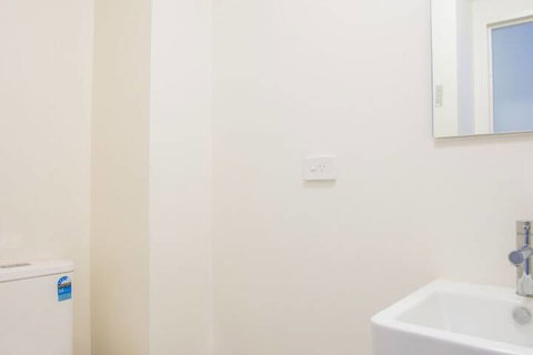 Convenient Rockdale Apartment Next To Station & Beach - Accommodation Southport 6